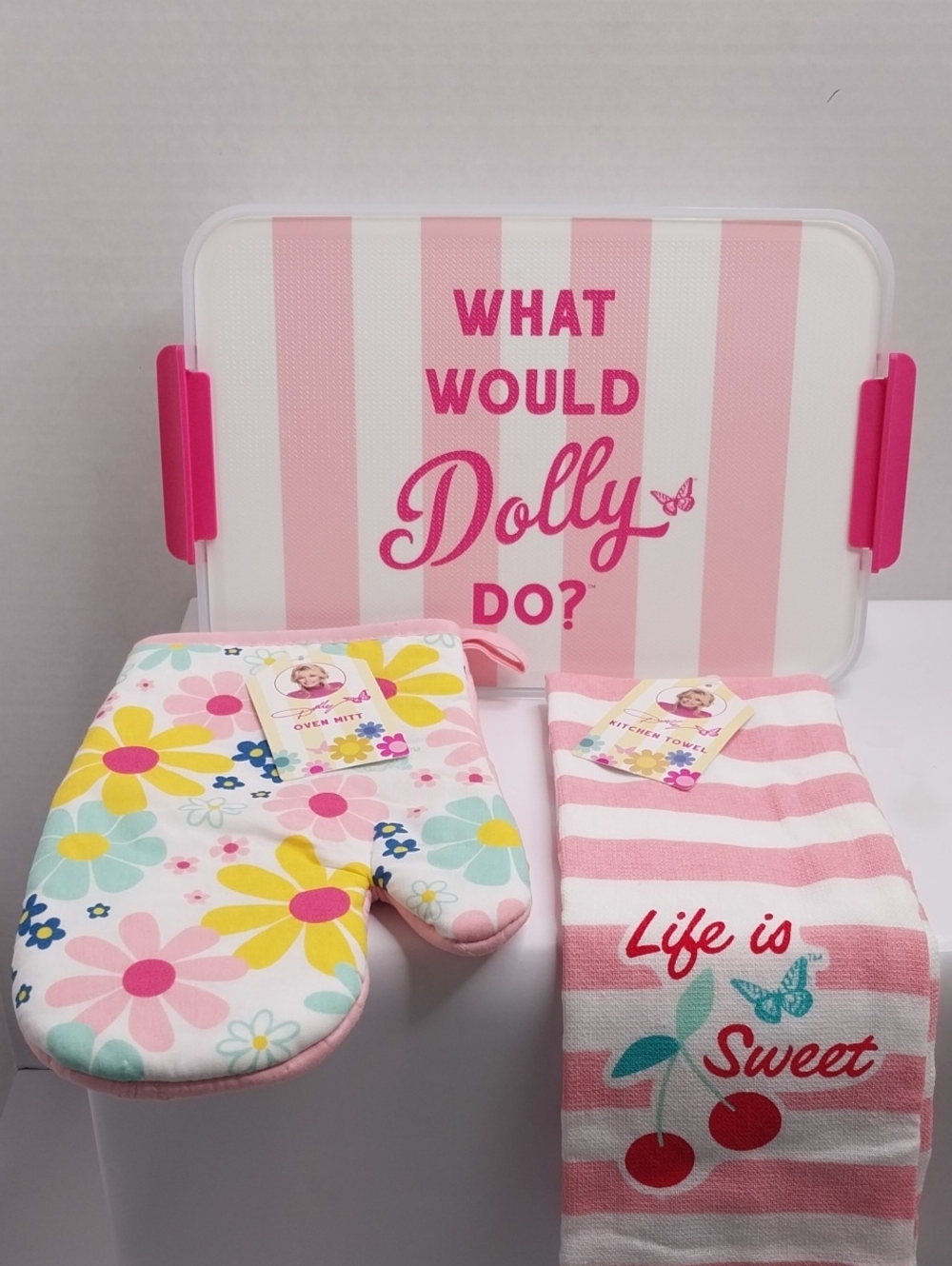 Dolly Parton What Would Dolly Do? Pink Kitchen Toy Set
